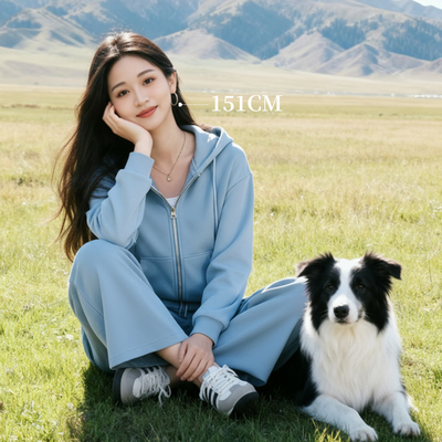 小个子浅蓝户外休闲运动风套装