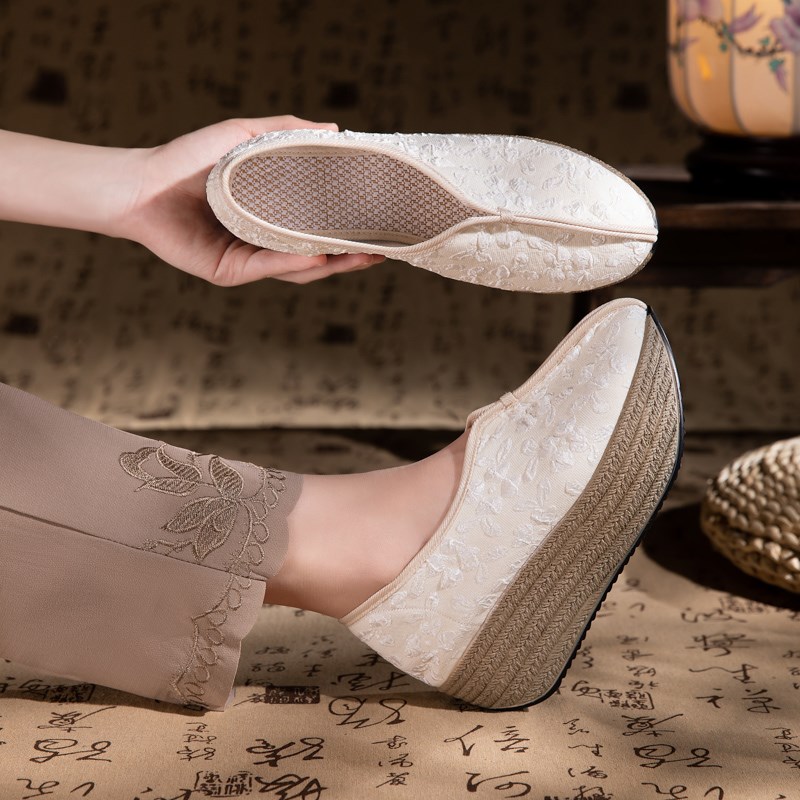 古风汉服鞋女2024新款松糕厚底提花戏曲表演鞋子增高新中式绣花鞋