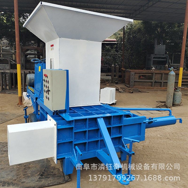 牛羊饲料打包装袋机 玉米秸秆粉碎压块机 稻壳麦糠打包套袋机