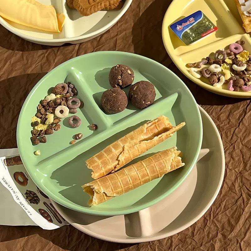 211陶瓷盘子圆形三格餐盘分餐盘儿童餐盘餐具家用 定量分食早餐盘