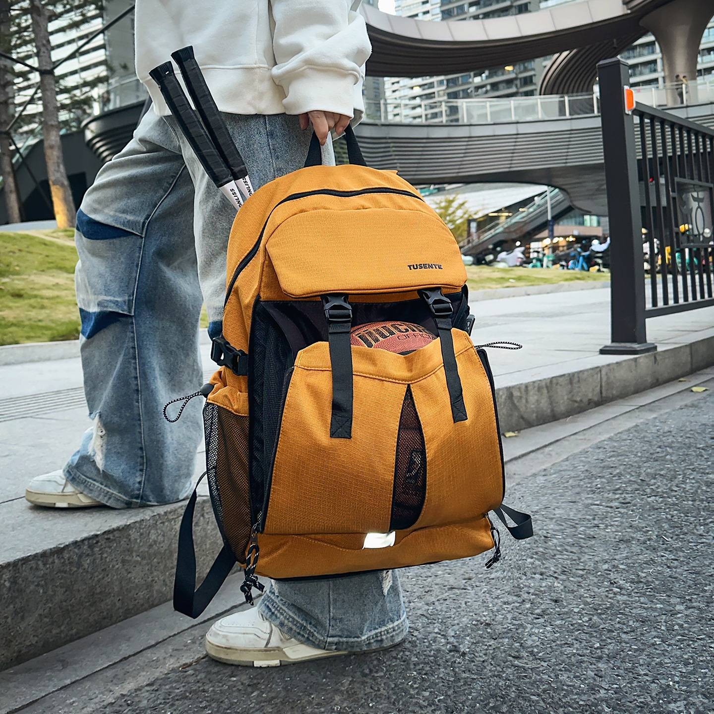 时尚机车工装多用途大容量初中高中学生书包学院风双肩背包男
