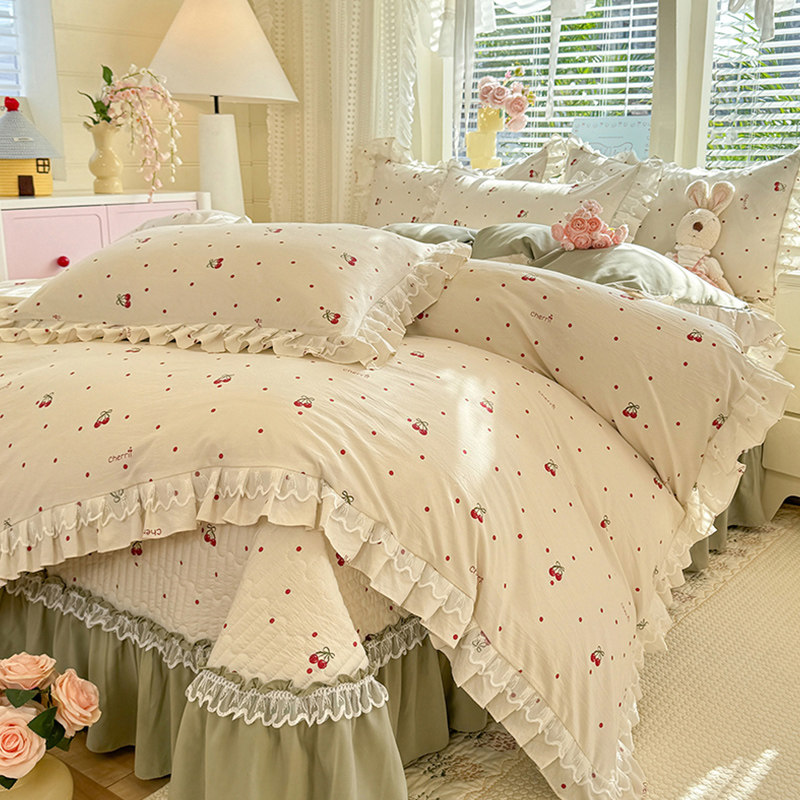 2026新款甜美风草莓印花四件套牛奶丝蕾丝花边床盖式花边床品套件,床上用品,床品套件/四件套/多件套,淘宝优惠券,粉丝福利购,淘宝优惠卷