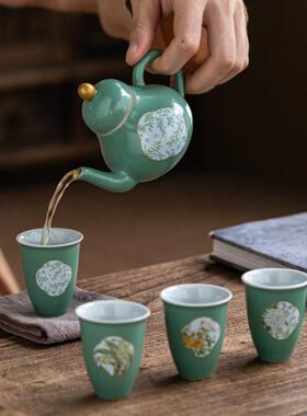 采购产品新鲜的紫色盖碗茶壶套装，一壶，四杯梨壶，精致的家庭茶