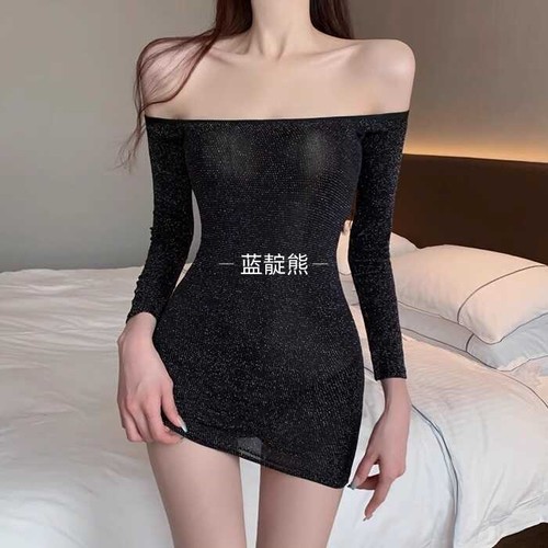 YM网红性感辣妹一字领闪紧