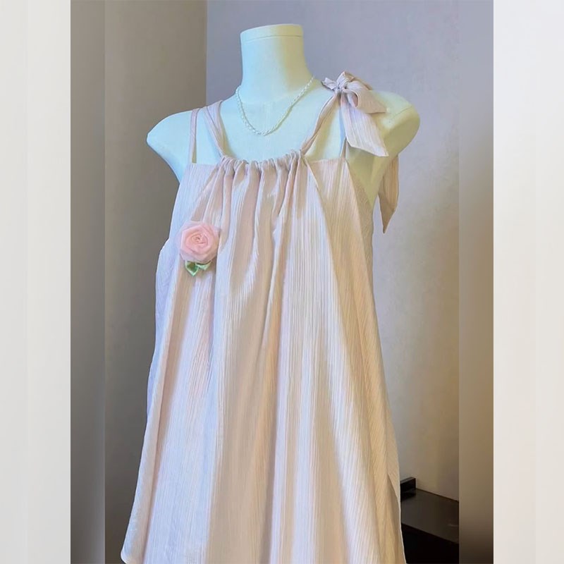 2025夏季新款k时尚设计感百搭洋气甜美减龄超好看粉色吊带连衣裙