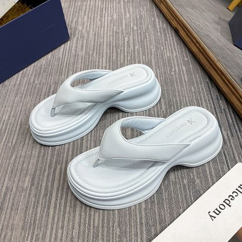 网红黑色防滑厚底人字拖鞋女夏季外穿2025新款绝美百搭沙滩凉拖鞋