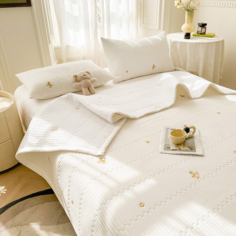 A类60支全棉床盖三件套小马刺绣纯色绗缝夹棉加厚床单榻榻米炕垫