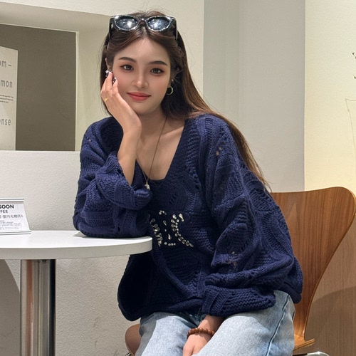 设计感水钻V领针织衫女宽松套头藏青色慵懒风上衣法式显瘦短毛衣