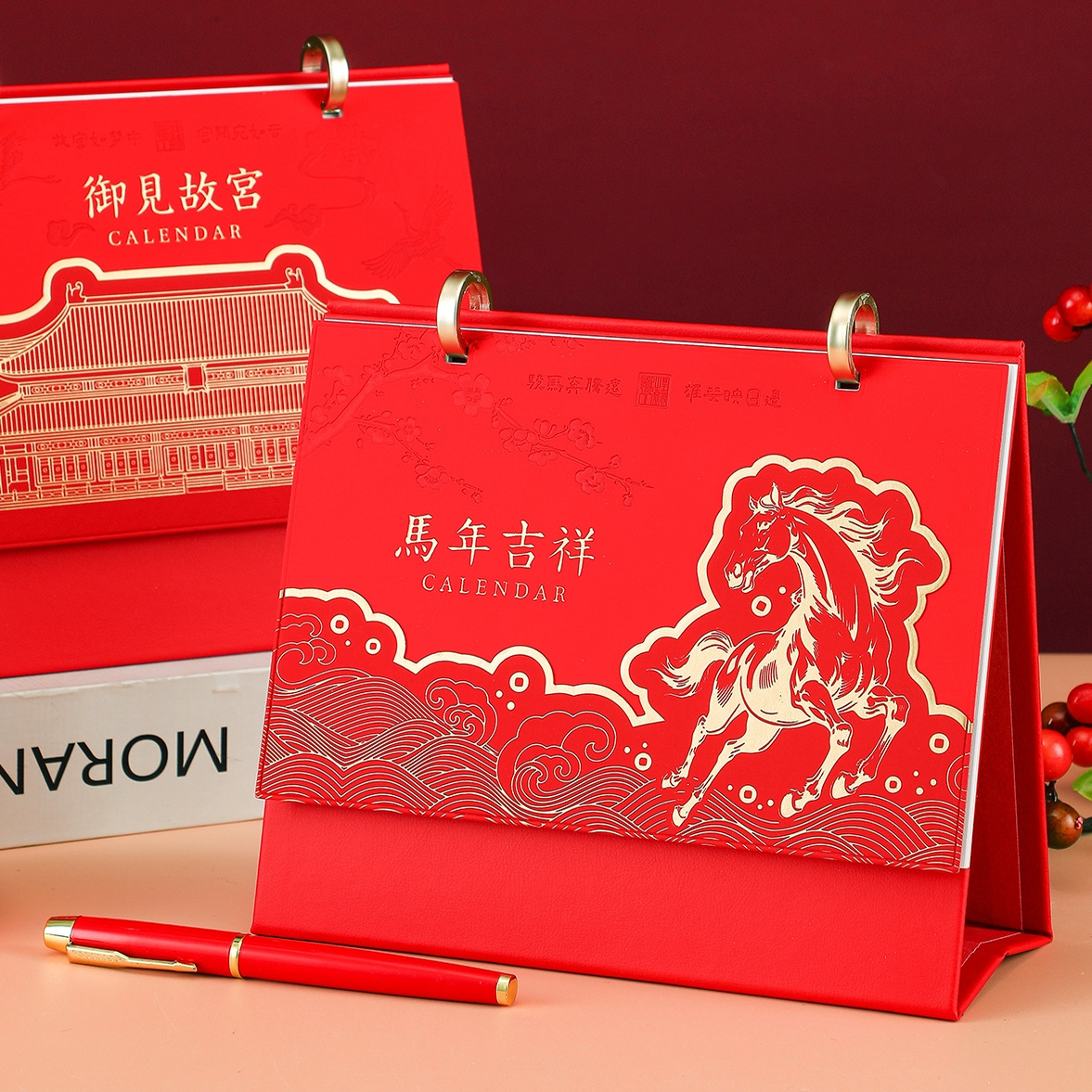 台历2026年皮质中国风新款礼盒装定制可印logo公司企业广告商务定做马年办公室桌面创意摆件红色烫金日历定做