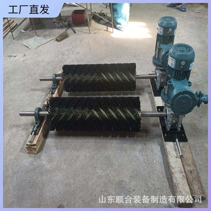 皮带机毛刷清扫器移动灵活输送带清扫器使用方便电动滚刷清扫器