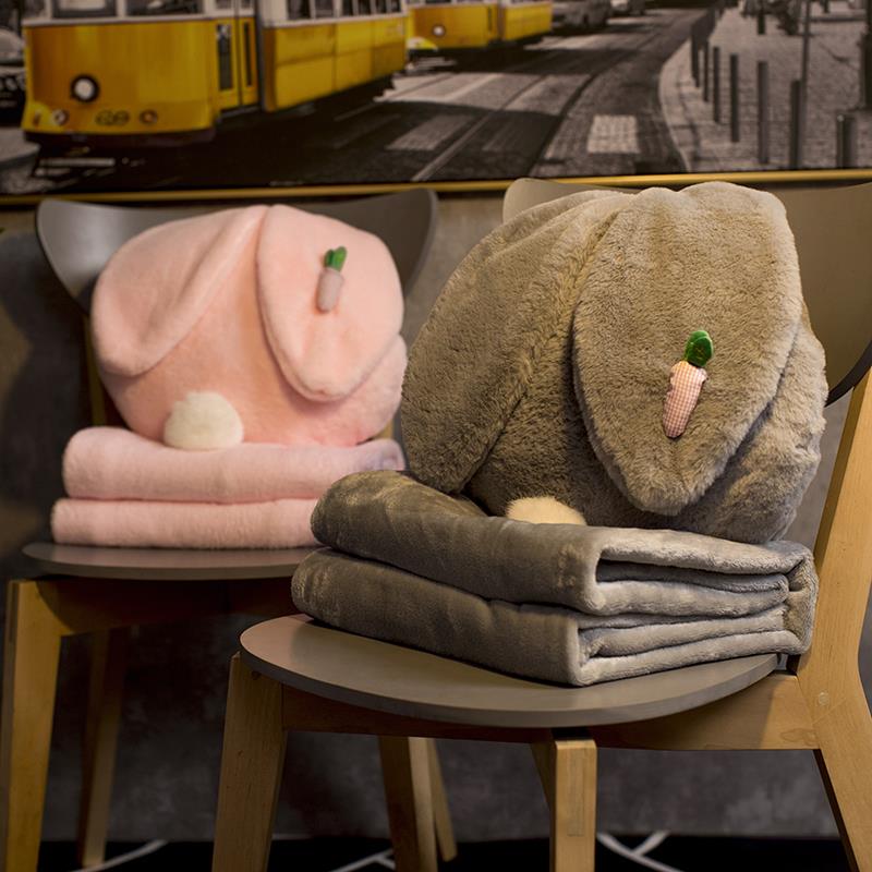 汽车抱枕被子两用午睡枕头加厚毯子二合一办公室车载靠枕四季通用