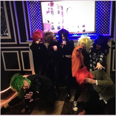 极速爆炸头杀马特假发白色红色金发绿色舞台演出T头女长直发葬爱