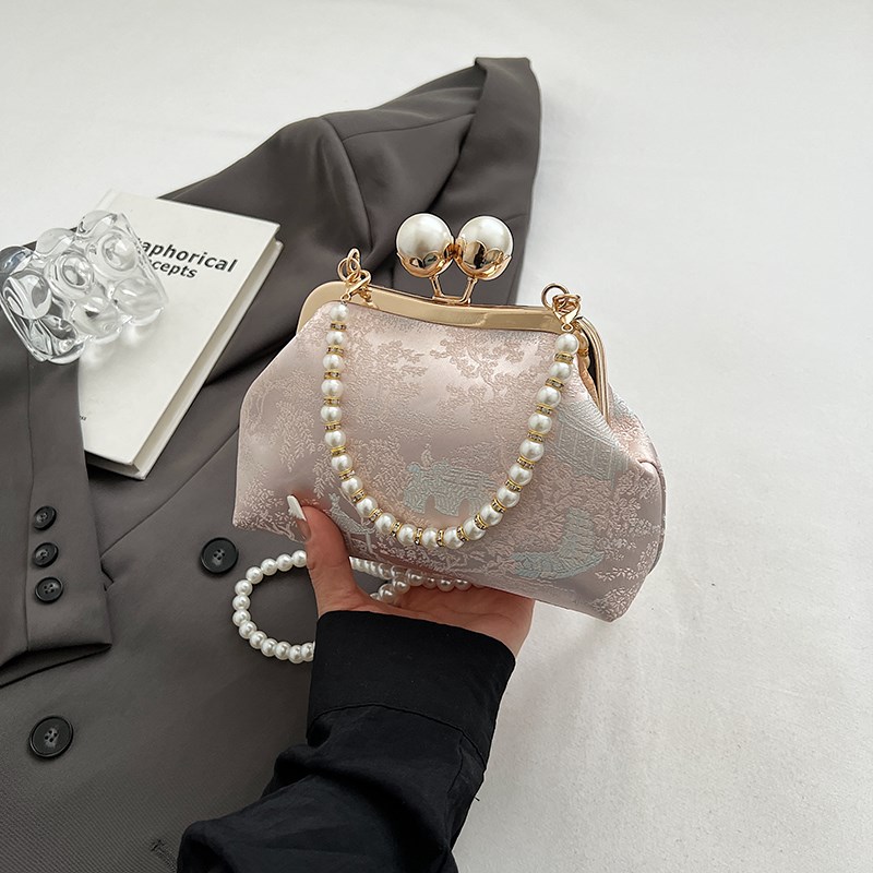 夏天夏季新中式中国风链条斜挎搭配旗袍包包女2024新款夹扣手提包