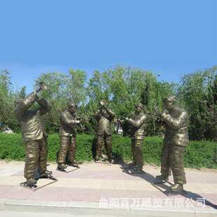 现货民俗小品吹唢呐人物玻璃钢仿铜雕塑定制户外景观园林广场摆件