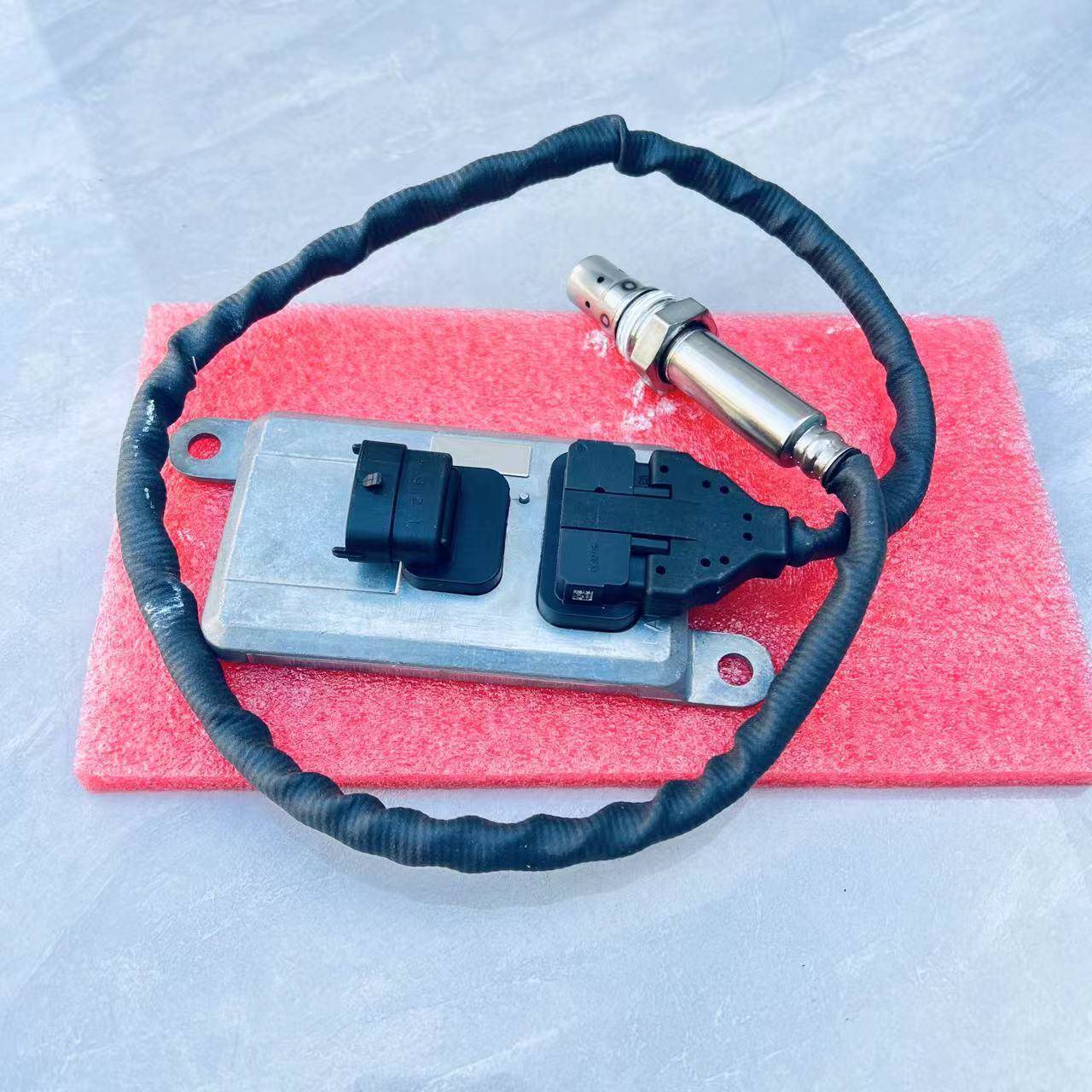 适用于Cummins康明斯 NoxSensor2894940/5WK96675A氨氧传感器