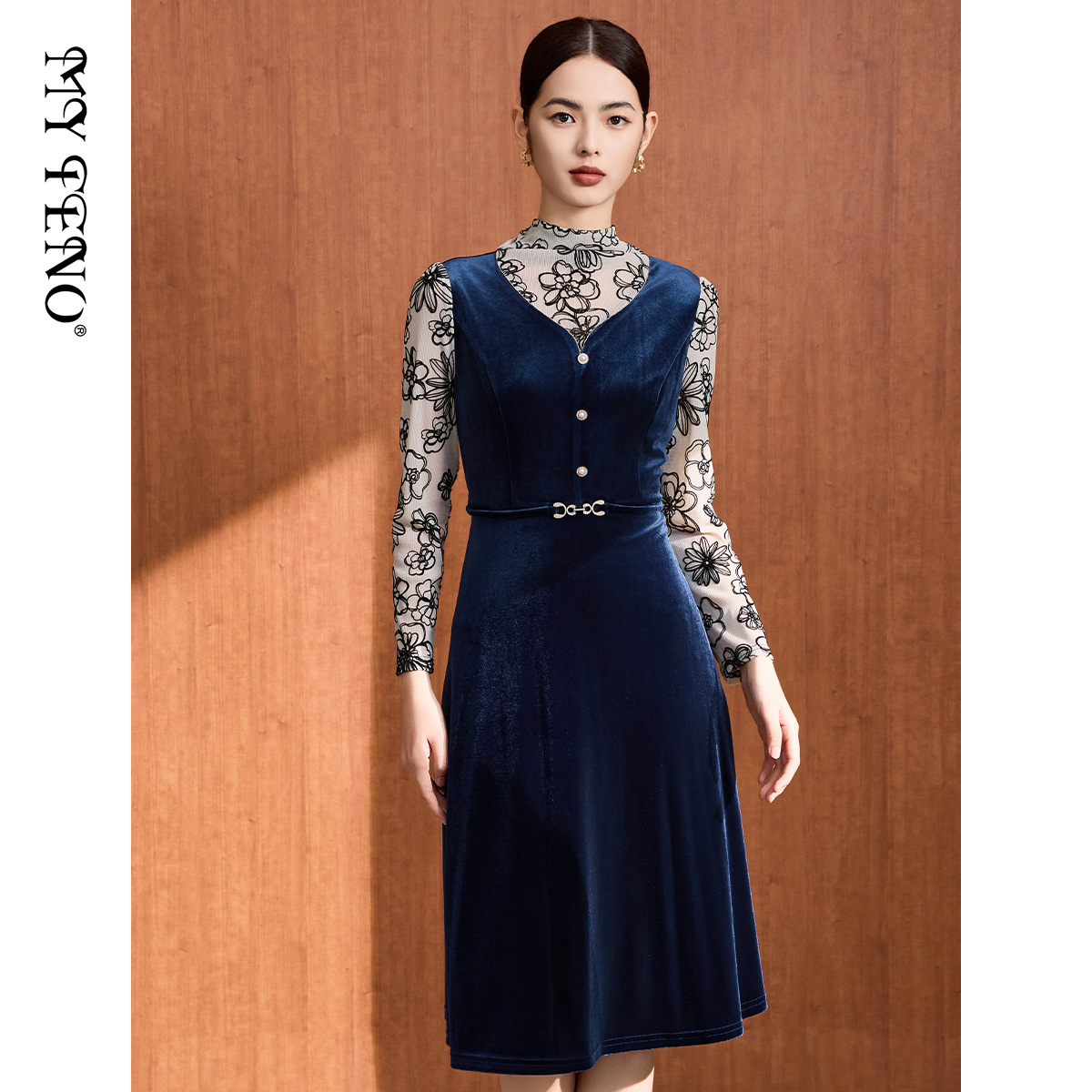 马天奴蓝色立领拼接丝绒连衣裙