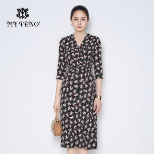 度假连衣裙子 黑底粉蝴蝶印花V领收腰气质法式 马天奴2025冬季 新款