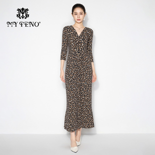 气质时尚 马天奴2025冬季 收腰连衣裙子长袖 黑色印花V领修身 女 新款