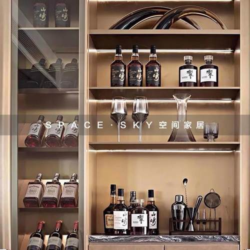 现代轻奢样板间酒柜展示柜仿真洋酒摆件售楼处水吧台层架酒具套装