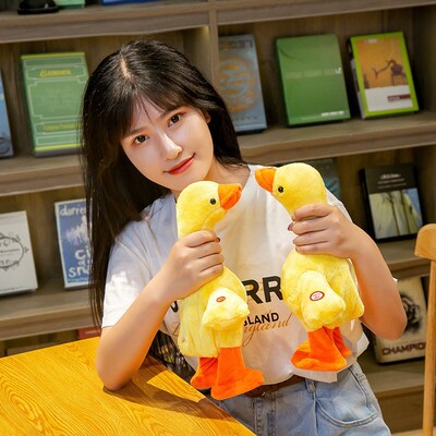 儿童电动走路鸭子毛绒玩具提脖y子会叫会唱歌学人说话的公仔摇摆