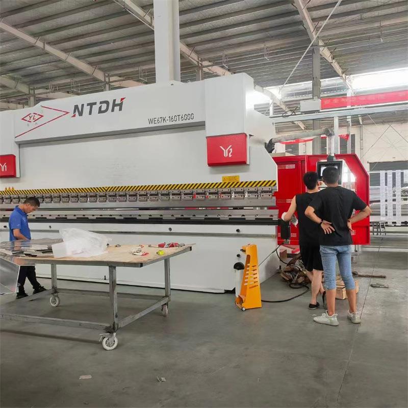 控折弯机金属折边机不锈钢折板机全动液压弯数电液WE67Y--1伺服折