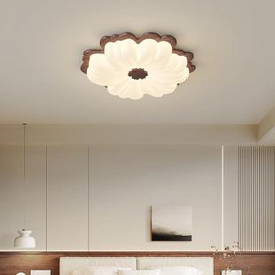 新款卧室吸顶灯法式中古奶油风儿童房间胡桃色南瓜灯泡泡吊球灯具