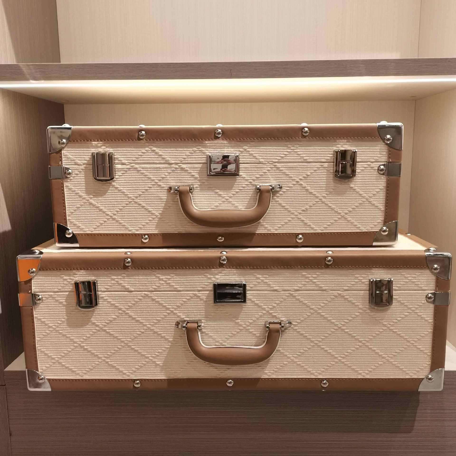 米色植绒皮革样板房手提箱软装家居卧室衣帽间收纳箱展厅装饰摆件