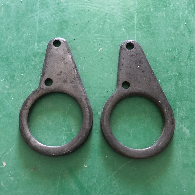 电动三轮车固定碟刹泵支架四轮车改装碟刹后桥焊接法兰盘猫耳