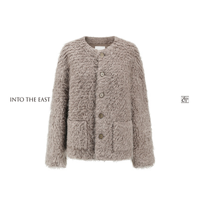 Into The East浅咖绒缕圆领外套
