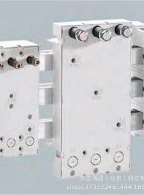 母线转接器 500A，4 极 185 x 300 N 在左侧上端连接至系统32585