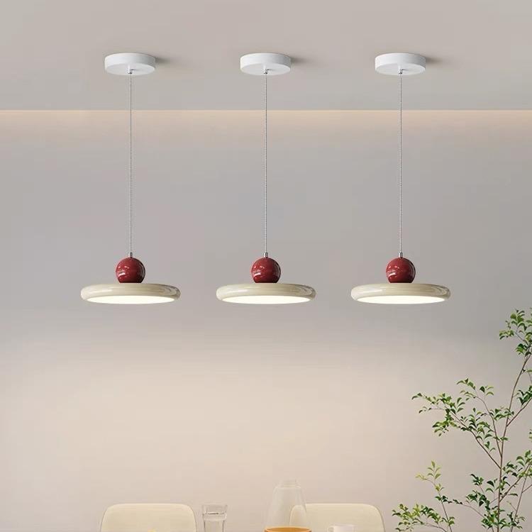 主卧室灯全光谱护眼吸顶灯简约现代设计师款奶油风飞碟灯中山灯具