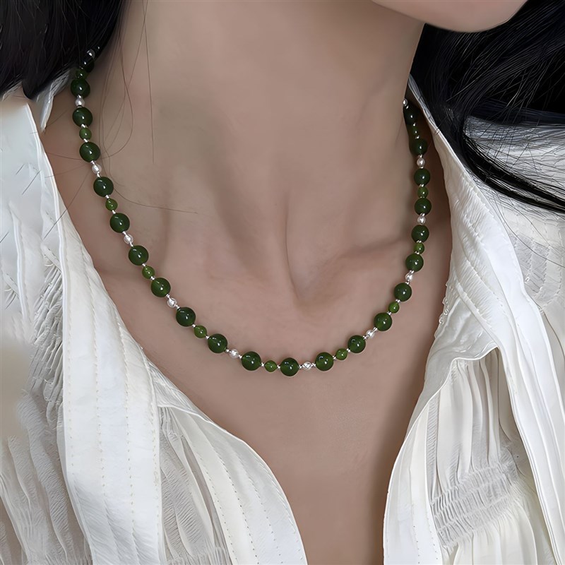 显白绿玉髓新中式串珠项链女轻奢小众高级设计感珍珠颈链2024新款
