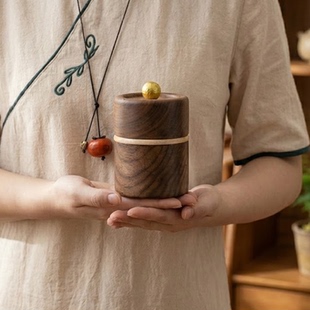 圆形牙签盒北美黑胡桃整木制作牙线盒棉签盒黄铜把手可定制刻字