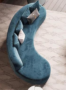 北欧弧形沙发墨绿色丝绒设计师工作室样板间休息区展厅异形沙发