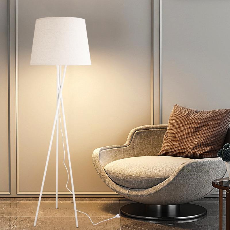 网红款LED羽毛落地灯酒店客房三叉立式台灯布艺羽毛灯罩落地台灯