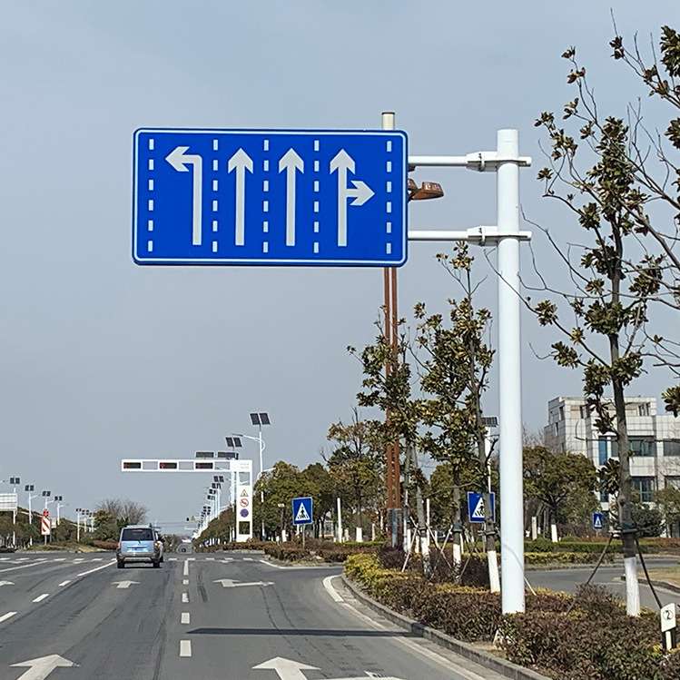 交通标志牌道路安全指路牌路标十字路口人行横道提示牌工程告示牌
