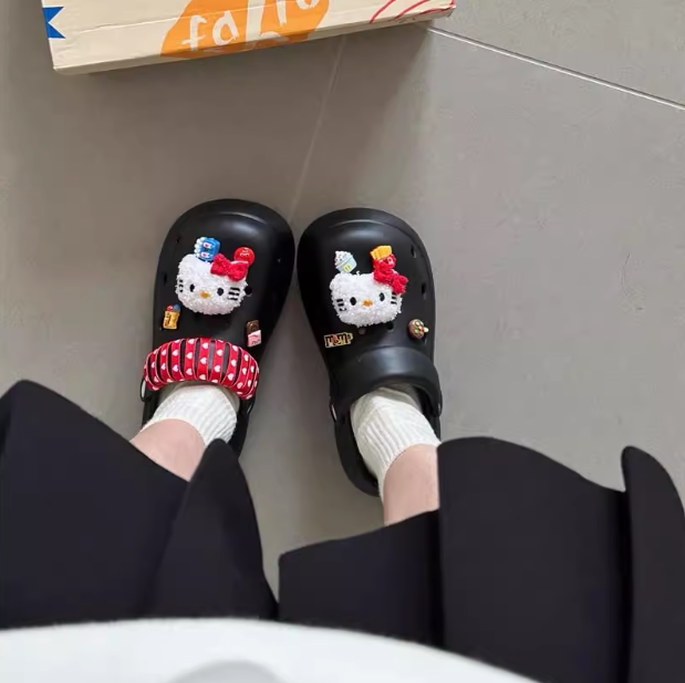 hellokitty洞洞鞋女款2026新款外穿软底防滑踩屎感防臭eva包头鞋