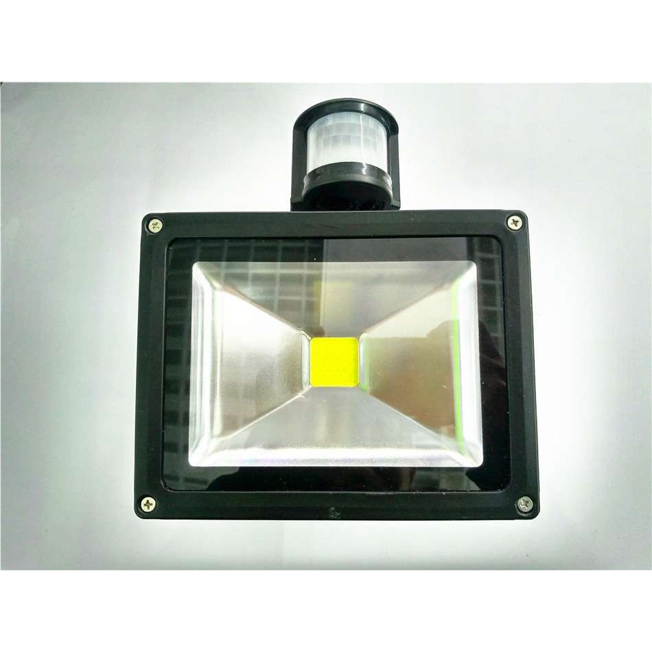 LED投光灯太阳能人体感应户外led投光灯庭院灯10W20W30W
