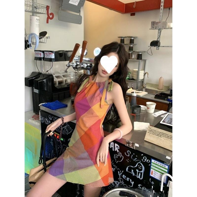 多巴胺穿搭挂脖无袖格子连衣裙女夏季漂亮独特设计感收腰气质裙子
