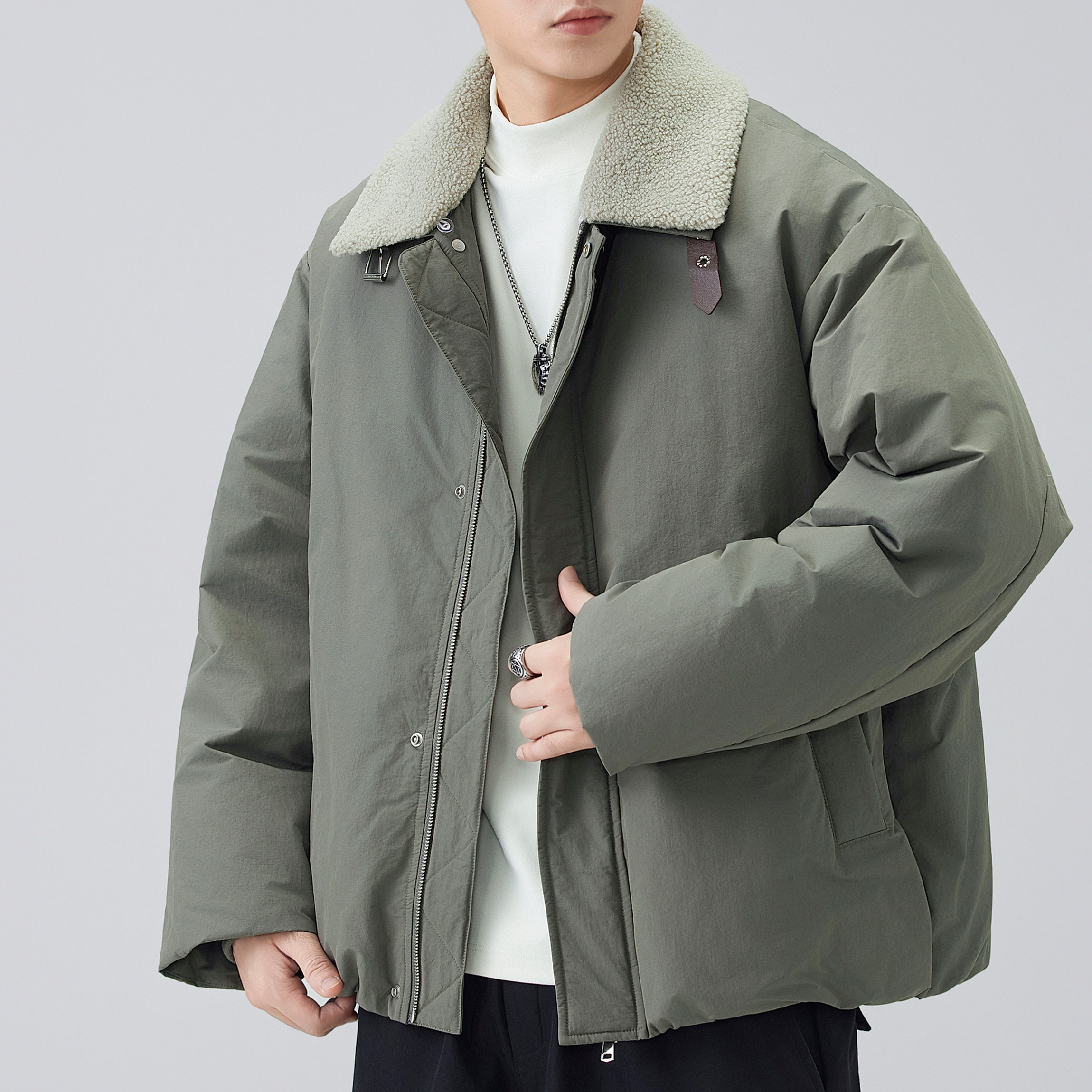 95白鸭绒羊羔绒大翻领工装羽绒服