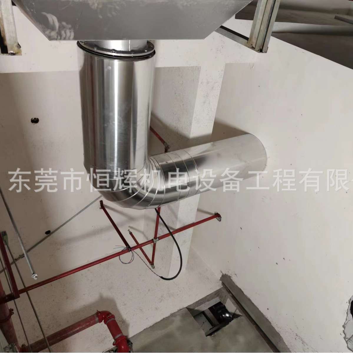 发电机组烟囱烟管中间保温材料采用硅酸铝棉中间设伸缩节