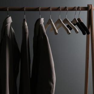 映鸿樟木实木衣架防滑q家用无痕防肩角多功能衣柜收纳挂钩木衣架