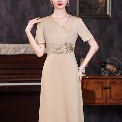 结婚妈妈礼服喜婆婆婚宴装2024C新款夏季平时可穿香槟色大码连衣