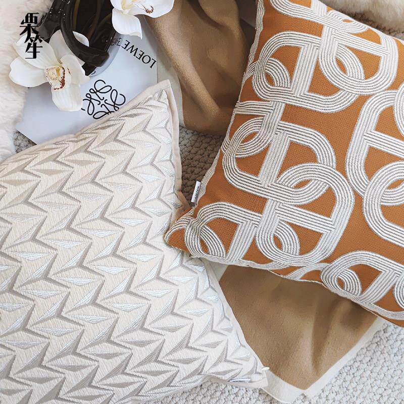 现代轻奢焦糖橙色客厅沙发抱枕濑兔毛靠枕简约高级感猪鼻锁靠垫