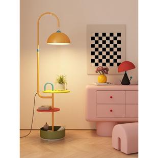 多巴胺床头柜子卧室儿童女孩小型替代创意铁艺卡通孟菲斯台灯一体