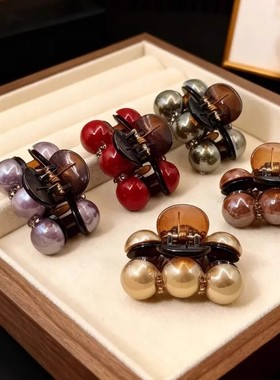 秋冬红色半扎发珠珠小抓夹头饰女高级感2025新款后脑勺鲨鱼发夹子