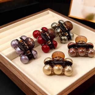 秋冬红色半扎发珠珠小抓夹头饰女高级感2025新款后脑勺鲨鱼发夹子