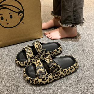 女士豹纹一字沙滩拖鞋夏季外穿厚底新款凉鞋平底休闲度假增高