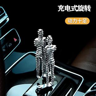 汽车中控台摆件车载充电式 新款 内饰品阿里与尼诺旋转高档摆件礼品