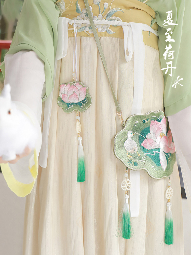 YEAR OF THE SNAKE SPRING FESTIVAL SACHET PENDANT ANTIQUE EMBROIDERY SACHET EMPTY BAG HANFU FORBIDDEN STEP ACCESSORIES HALTERNECK PURSE SPECIAL-SHAPED SACHET